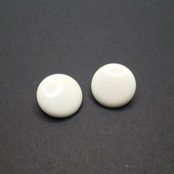 Vintage made in Japan white circle clip on earrings - Picture 1 of 4